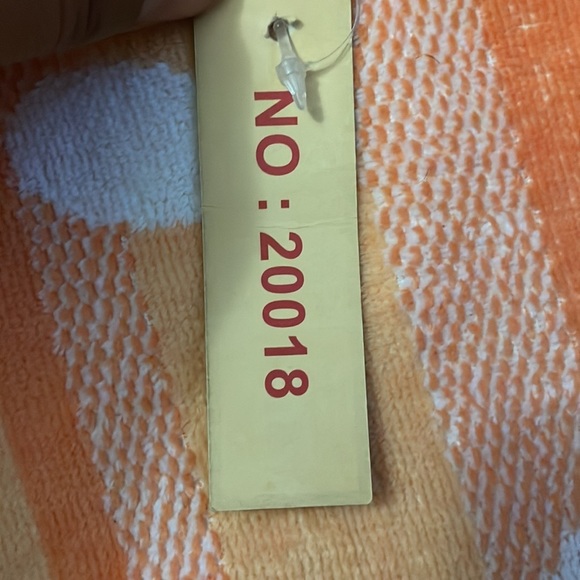 MAKE OFFERS Adjustable orange shoulder bag. - Picture 5 of 5